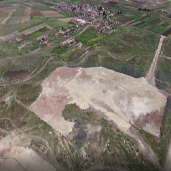 (12)BNB 煤矿煤层自然处治(3.煤炭污染区修复后)
Contaminated area after restoring engineering for spontaneous combustion in BNB coal mine(202005~10) (12)BNB 煤矿煤层自然处治(3.煤炭污染区修复后)
Contaminated area after restoring engineering for spontaneous combustion in BNB coal mine(202005~10)